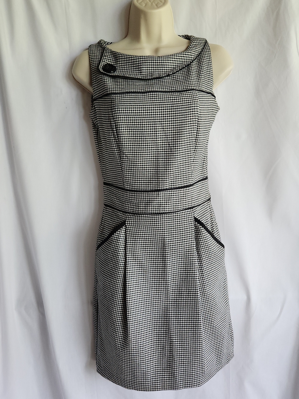 Blanco Sleeveless Black and White Houndstooth Sheath Dress Boat Neck XS